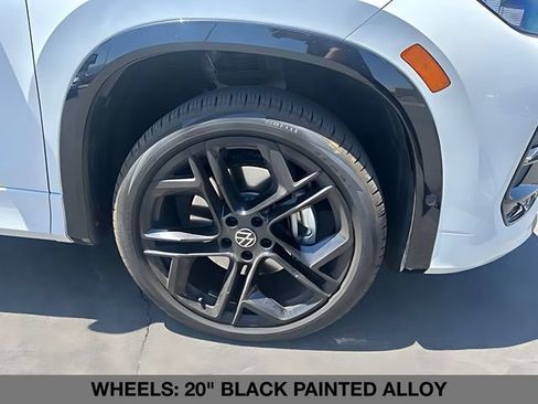 Used 2025 Volkswagen Tiguan SE R-Line AWD/4WD image 10