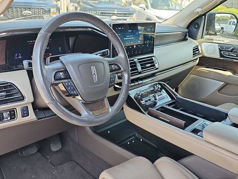 Used 2023 Lincoln Navigator Reserve AWD/4WD image 11