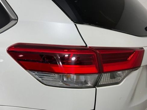 Used 2017 Toyota Highlander XLE FWD image 13