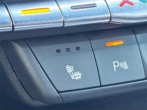 Used 2022 Cadillac XT4 Luxury w/ Cold Weather Package image 19