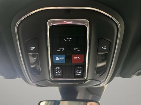 Used 2024 Jeep Grand Cherokee Laredo X w/ Luxury Tech Group I AWD/4WD image 14
