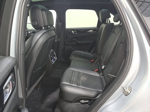 Used 2023 Porsche Cayenne AWD/4WD image 13