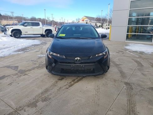Used 2024 Toyota Corolla LE image 2
