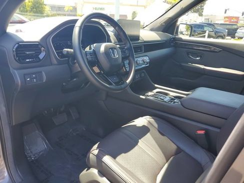 Certified 2025 Honda Pilot Black Edition image 20