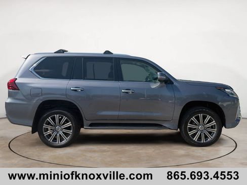 Used 2017 Lexus LX 570 4WD w/ Luxury Package image 2