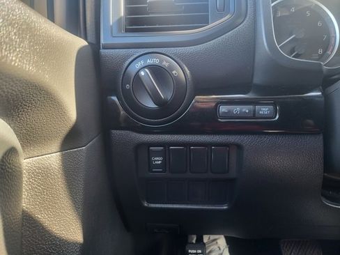 Used 2024 Nissan Titan SV image 19