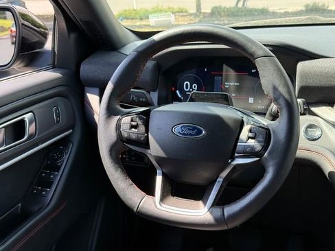 Used 2025 Ford Explorer ST-Line w/ ST-Line Street Pack AWD/4WD image 13