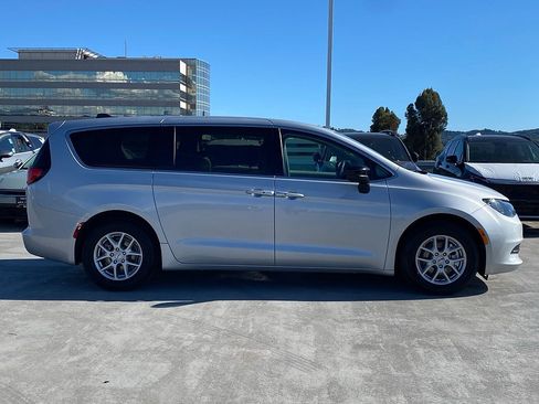 Used 2024 Chrysler Voyager LX FWD image 2