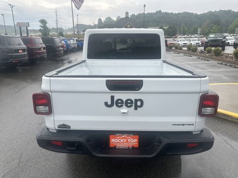 Used 2025 Jeep Gladiator Sport AWD/4WD image 10