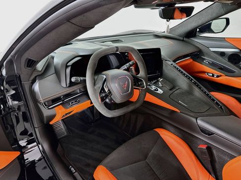 Used 2025 Chevrolet Corvette Stingray Premium Conv w/ Z51 Performance Package RWD image 10