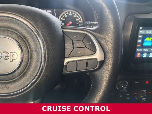 Used 2018 Jeep Renegade Latitude w/ Cold Weather Group image 13