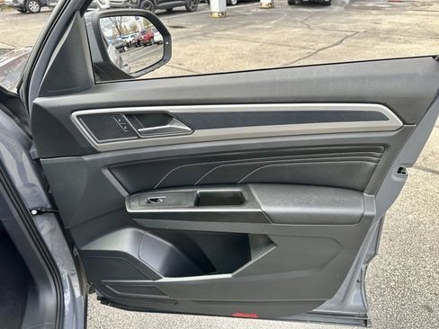 Used 2020 Volkswagen Atlas Cross Sport SEL image 23