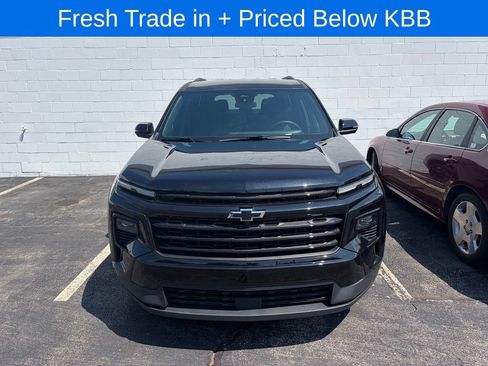 Used 2024 Chevrolet Traverse LT w/ Midnight/Sport Edition FWD image 2