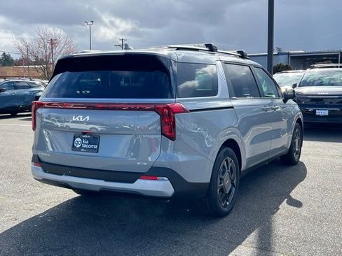 New 2026 Kia Carnival EX FWD image 5