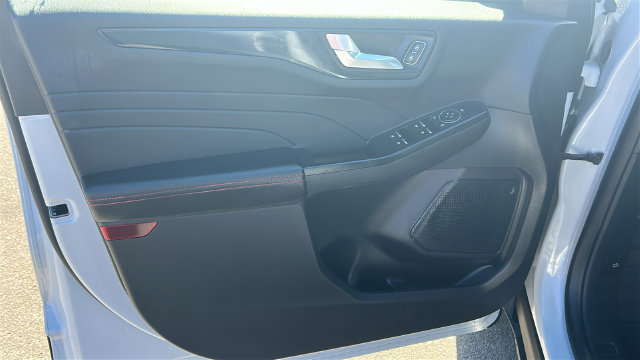 Used 2025 Ford Escape ST-Line Select AWD/4WD image 16