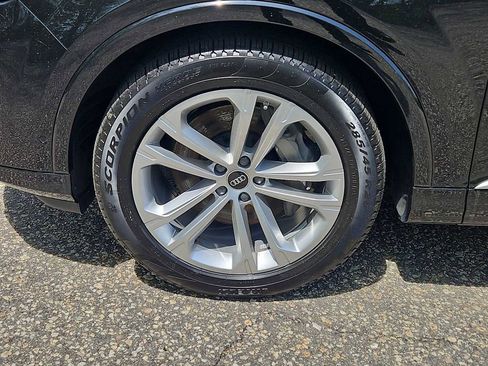 Certified 2025 Audi Q7 3.0T Premium Plus w/ Premium Plus Package AWD/4WD image 2