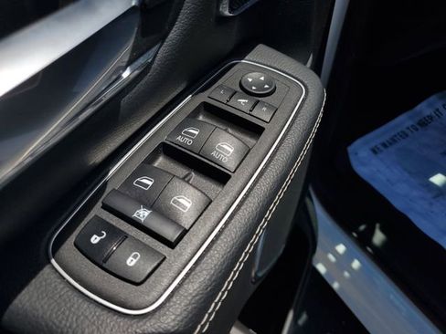Used 2024 RAM 1500 Laramie AWD/4WD image 23