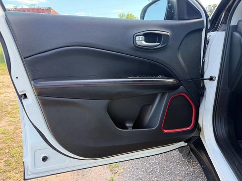 Used 2019 Jeep Compass Trailhawk AWD/4WD image 25