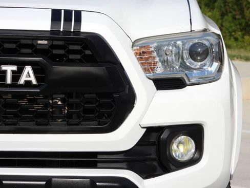 Used 2021 Toyota Tacoma SR5 RWD image 46