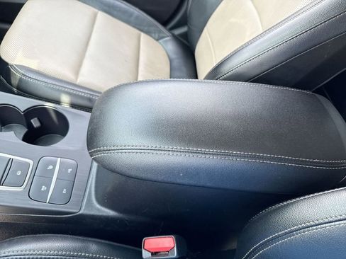 Used 2022 Ford Escape Titanium w/ Titanium Premium Package FWD image 21