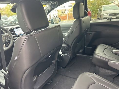 New 2026 Chrysler Pacifica Select image 31