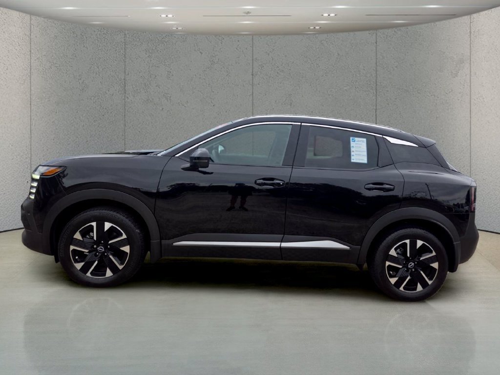 Used 2025 Nissan Kicks SR w/ Illumination Package AWD/4WD image 2