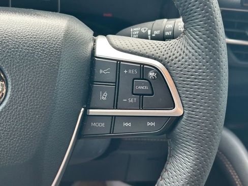 Used 2025 Toyota Sienna Limited AWD/4WD image 45