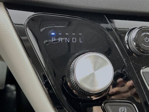 Used 2024 Chrysler Pacifica Touring-L image 24