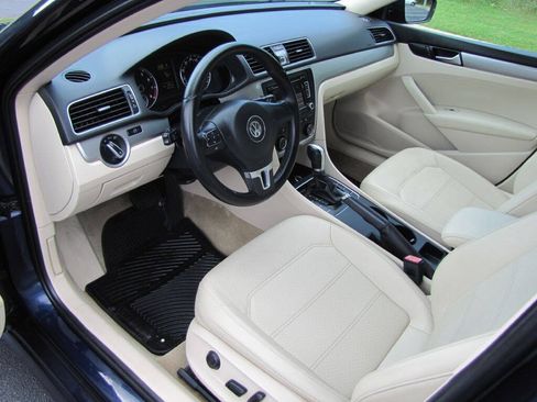 Used 2015 Volkswagen Passat 1.8T Wolfsburg Edition w/ Technology Package FWD image 13