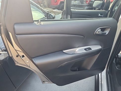 Used 2020 Dodge Journey SE FWD image 30