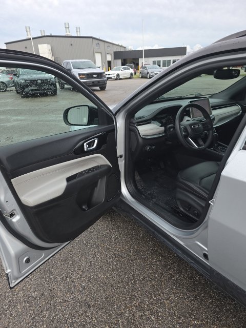 Used 2024 Jeep Compass Limited AWD/4WD image 9