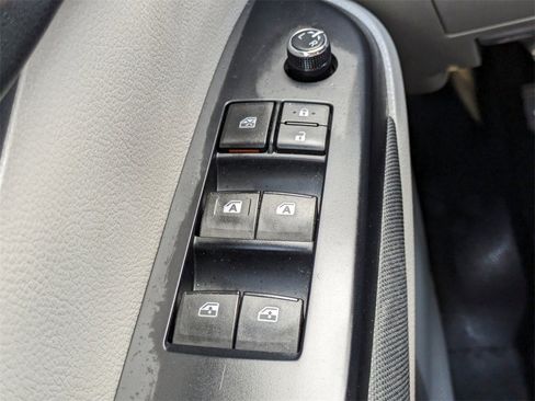 Used 2019 Toyota Highlander LE image 22