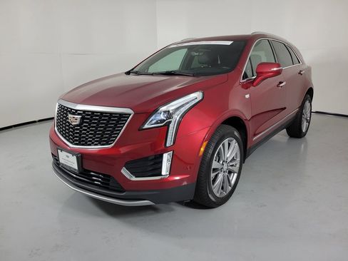 Certified 2023 Cadillac XT5 Premium Luxury w/ Technology Package AWD/4WD image 2
