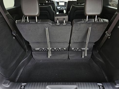 New 2026 Chrysler Pacifica Limited image 9