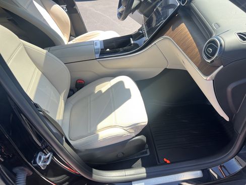 Used 2024 Mercedes-Benz GLC 300 4MATIC image 35