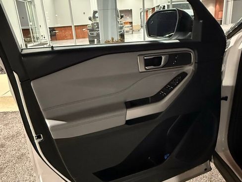 Used 2024 Ford Explorer XLT w/ Equipment Group 202A image 10