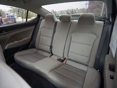 Used 2017 Hyundai Elantra SE FWD image 24