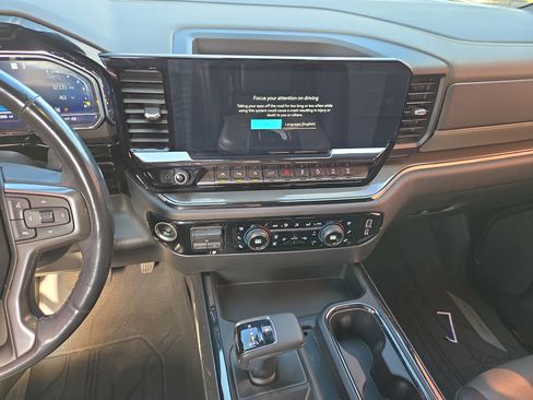 Used 2022 Chevrolet Silverado 1500 ZR2 image 21