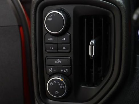 Used 2024 Chevrolet Silverado 1500 Custom Trail Boss w/ LPO, Dark Essentials Package image 8