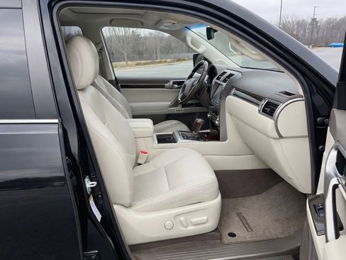 Used 2011 Cadillac SRX Luxury w/ LPO, Protection Package image 19