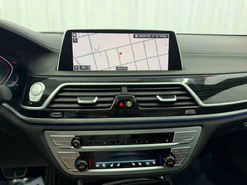 Used 2022 BMW 750i xDrive w/ Executive Package AWD/4WD image 32