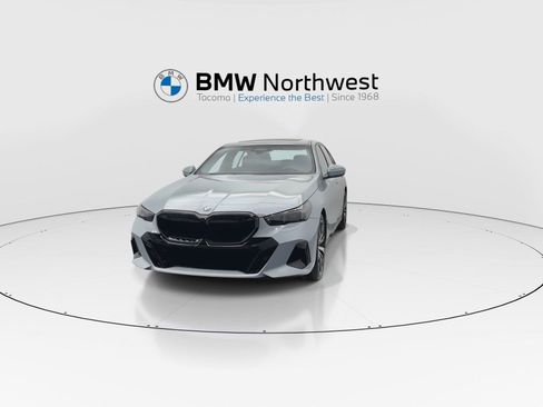 Used 2026 BMW 530i xDrive w/ M Sport Package AWD/4WD image 8