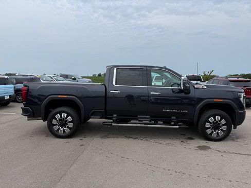Used 2025 GMC Sierra 2500 Denali AWD/4WD image 17