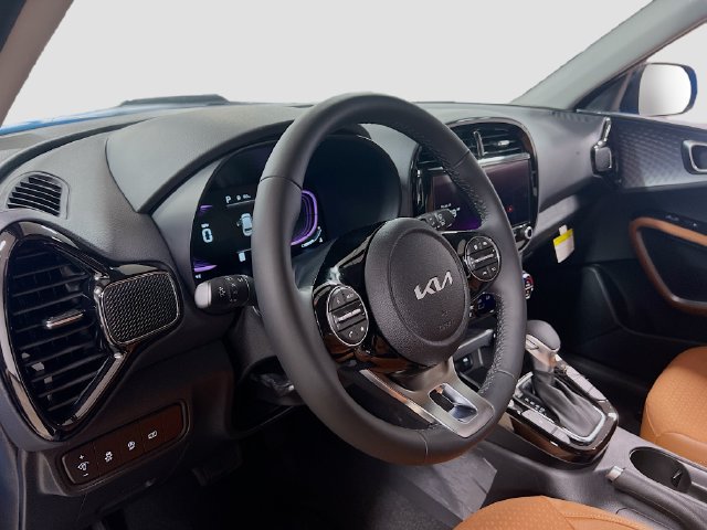 Used 2025 Kia Soul EX FWD image 9