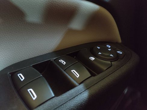 Used 2019 Chevrolet Equinox LS w/ LS Convenience Package image 27