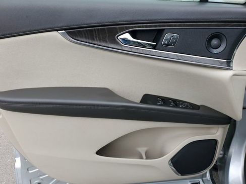 Used 2019 Lincoln Nautilus Reserve FWD image 32