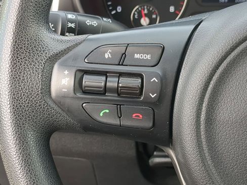 Used 2017 Kia Sorento LX image 25