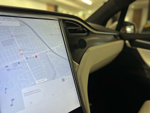 Used 2017 Tesla Model X 75D image 35