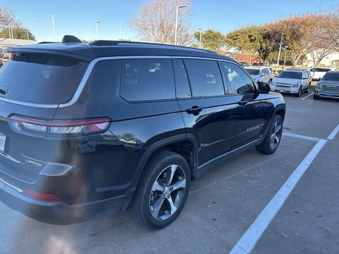 Used 2023 Jeep Grand Cherokee L Limited w/ Luxury Tech Group II image 3