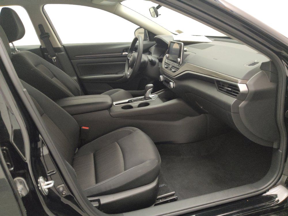 Used 2025 Nissan Altima 2.5 SV FWD image 21
